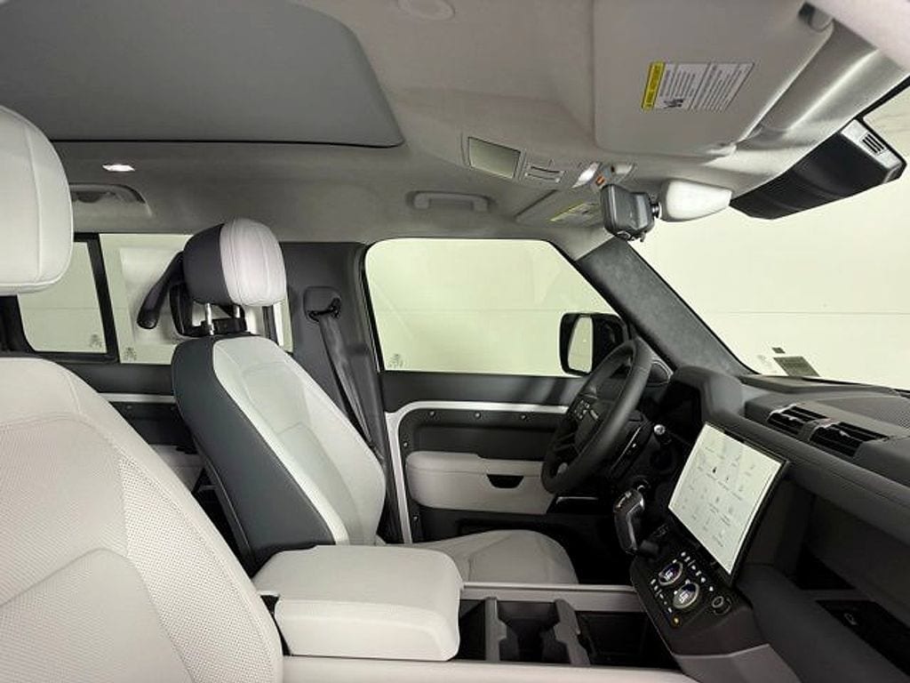 2026 Land Rover Defender V8 - Photo 37