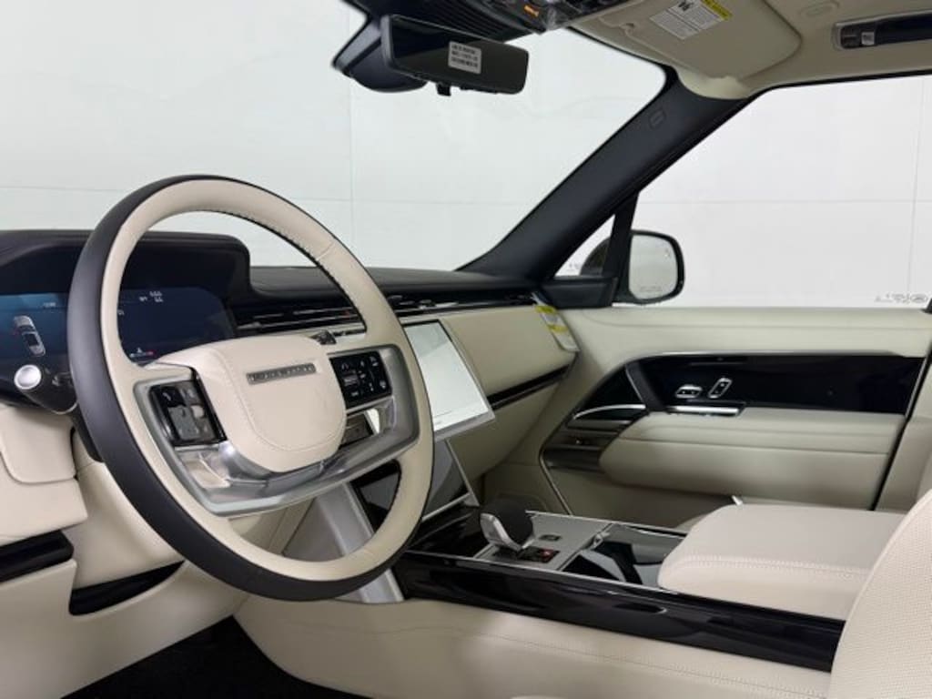 New 2026 Land Rover Range Rover SE LWB 7-Seats / V8 Long Wheel Base