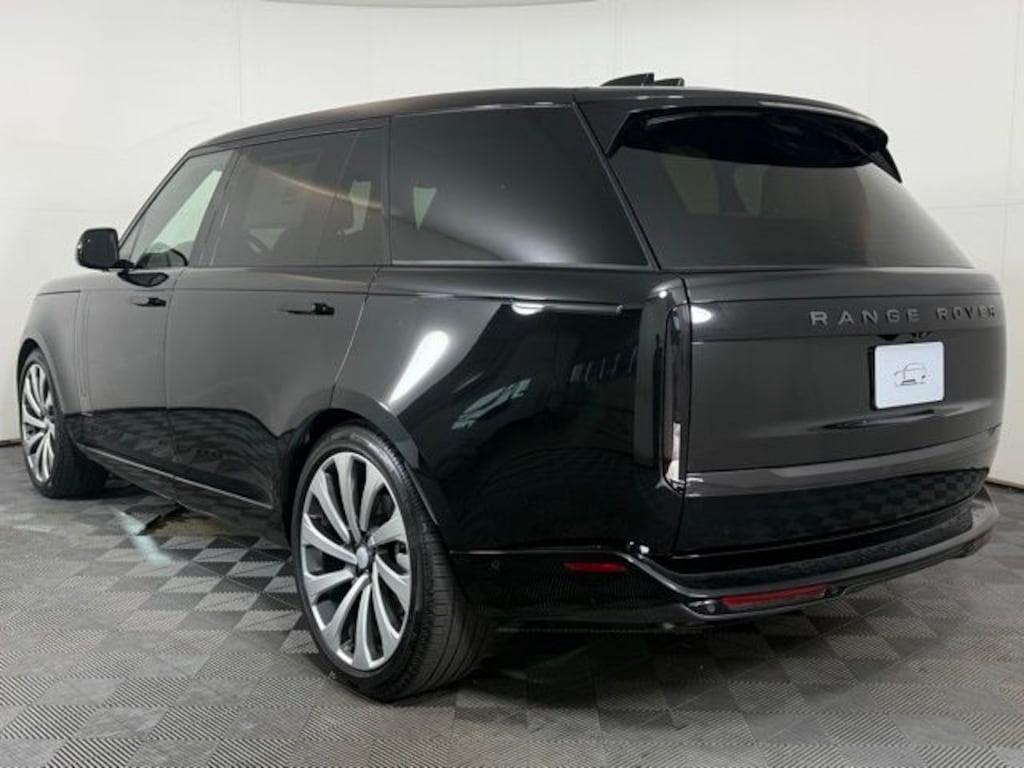 New 2025 Land Rover Range Rover SE SUV