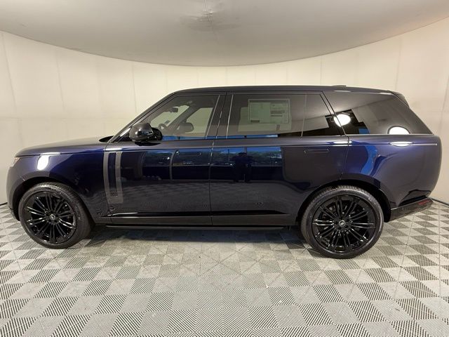 2025 Land Rover Range Rover SE photo 3