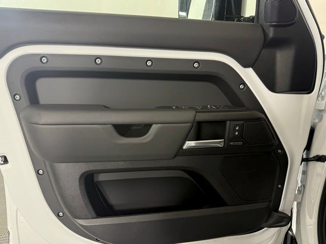 2025 Land Rover Defender V8 - Photo 28