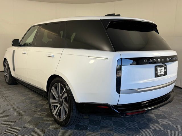 2025 Land Rover Range Rover SV photo 4