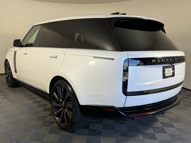 2025 Land Rover Range Rover SV photo 4