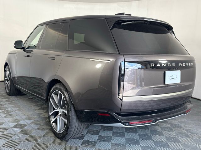 2025 Land Rover Range Rover SE photo 4