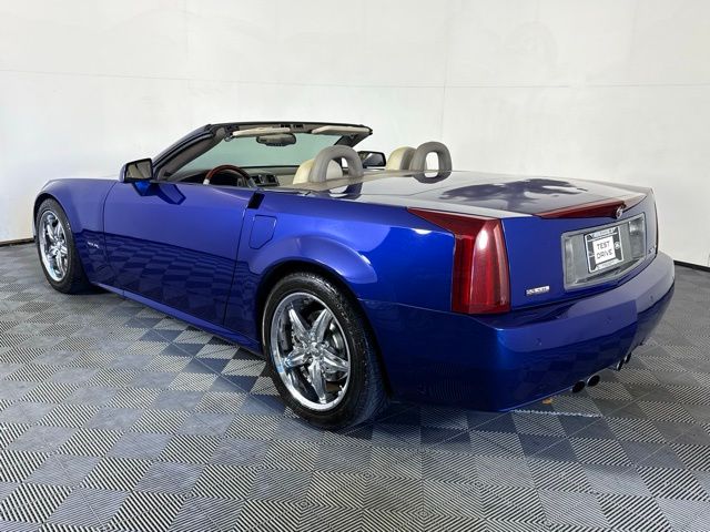 2005 Cadillac XLR Base photo 4