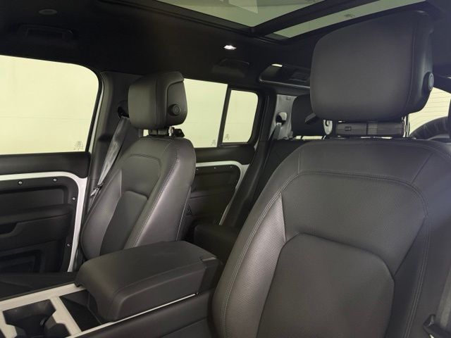 2025 Land Rover Defender X-Dynamic SE - Photo 6