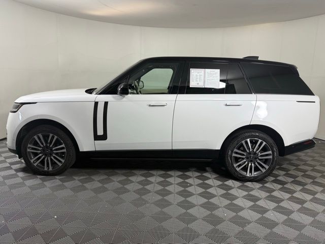 2023 Land Rover Range Rover SE photo 3