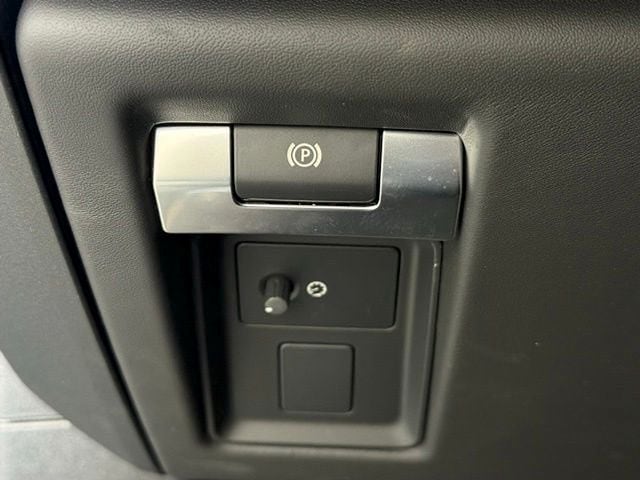 2026 Land Rover Defender OCTA - Photo 38