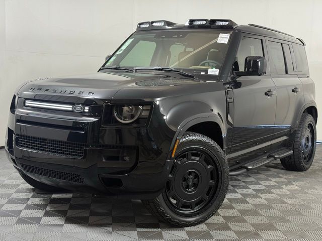 2026 Land Rover Defender X-Dynamic SE's photo