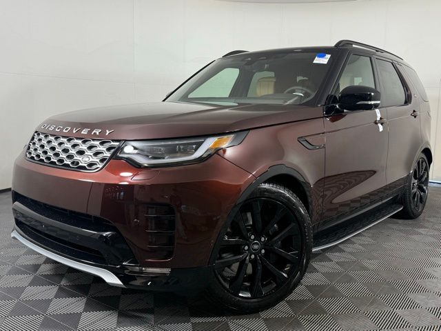 2026 Land Rover Discovery Tempest Edition's photo