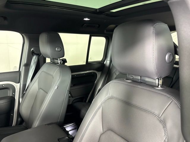 2026 Land Rover Defender S - Photo 24