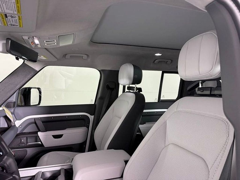 2026 Land Rover Defender V8 - Photo 7