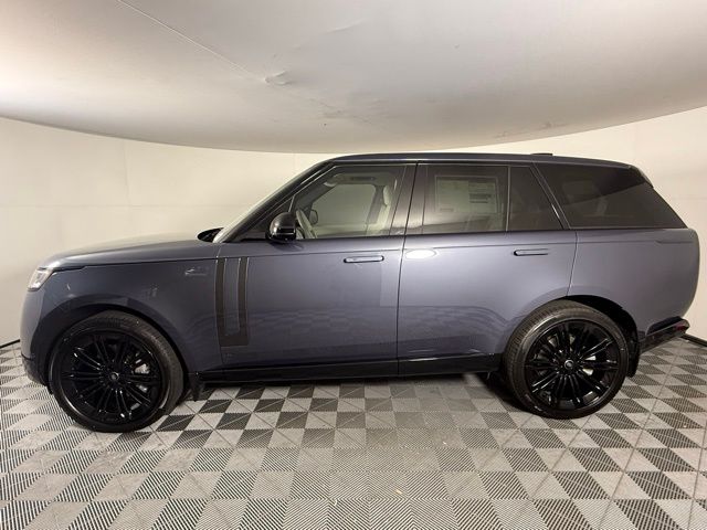 2025 Land Rover Range Rover SE photo 4
