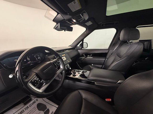 2023 Land Rover Range Rover SE photo 2