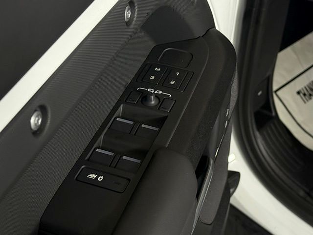 2025 Land Rover Defender V8 - Photo 29