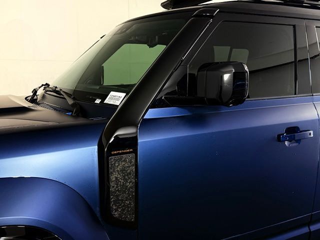 2026 Land Rover Defender OCTA - Photo 11