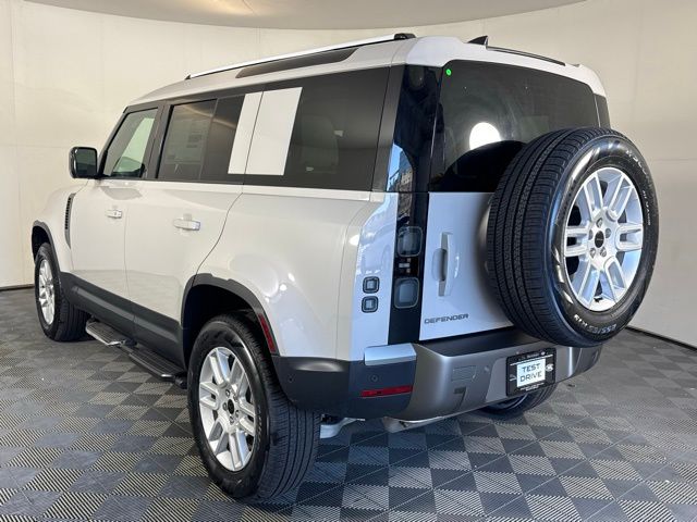 2026 Land Rover Defender 110 S photo 4