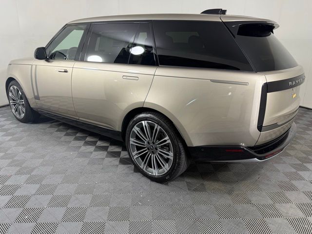2025 Land Rover Range Rover SE photo 3