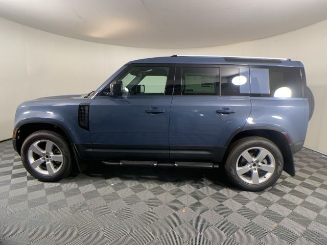 2025 Land Rover Defender 110 S photo 3