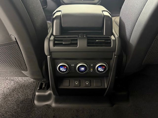 2025 Land Rover Defender V8 - Photo 23