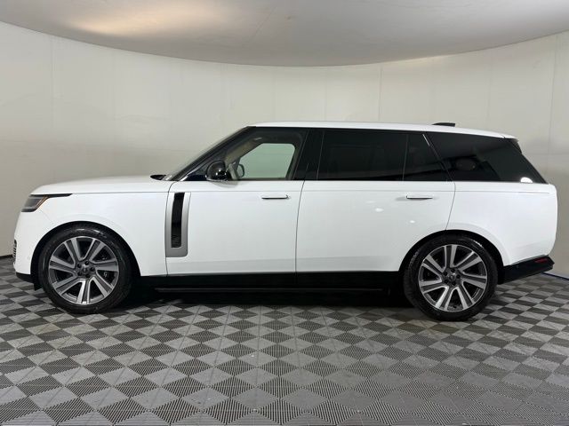 2025 Land Rover Range Rover SV photo 3
