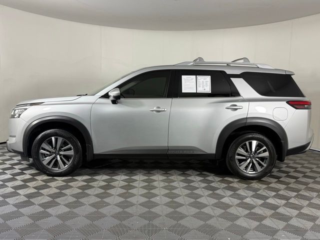 2024 Nissan Pathfinder SL photo 3
