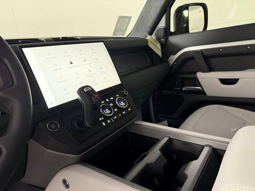 2026 Land Rover Defender V8 - Photo 25