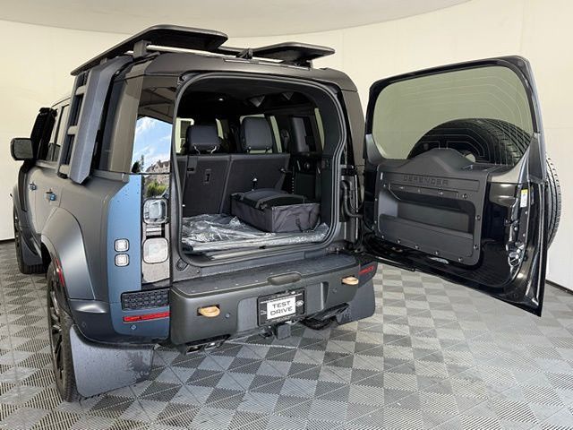 2026 Land Rover Defender OCTA - Photo 16