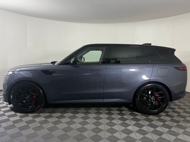 2025 Land Rover Range Rover Sport SE photo 3