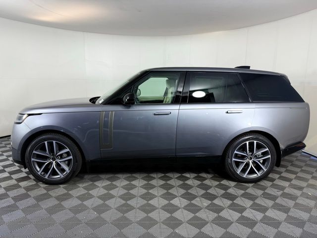 2025 Land Rover Range Rover SE photo 3