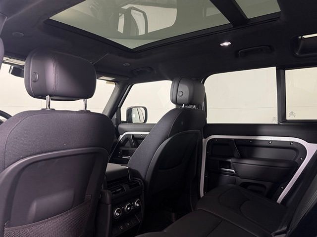 2025 Land Rover Defender V8 - Photo 22