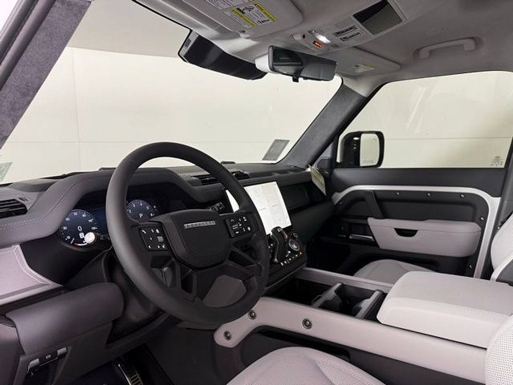2026 Land Rover Defender V8 - Photo 16