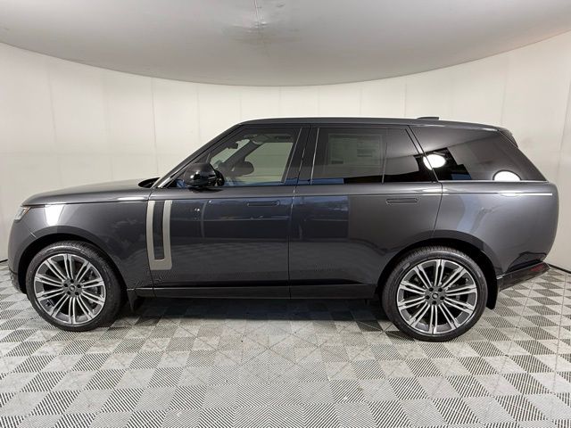 2025 Land Rover Range Rover SE photo 3