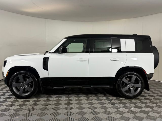2025 Land Rover Defender 110 V8 photo 3