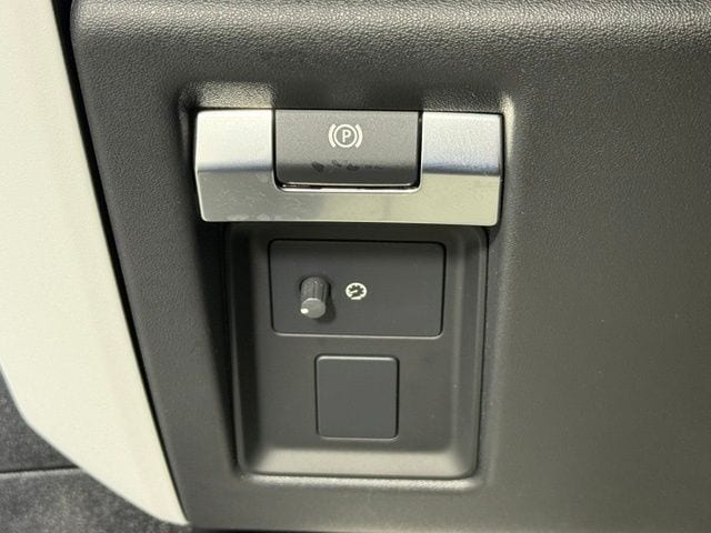 2025 Land Rover Defender X-Dynamic SE - Photo 41