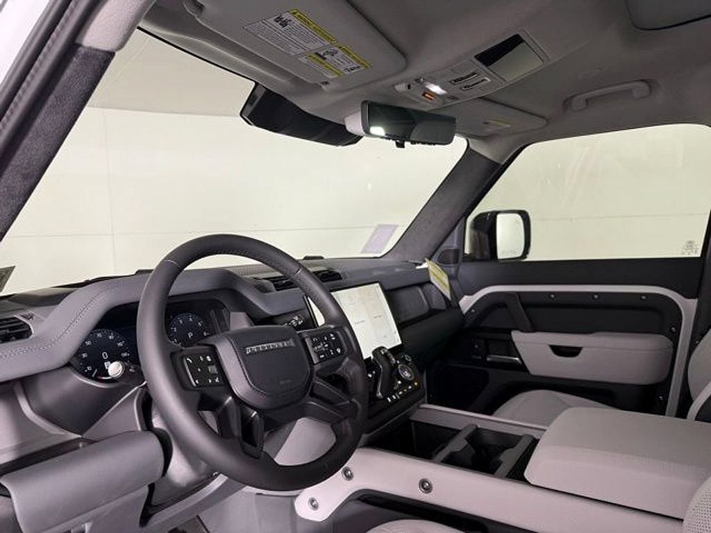 2026 Land Rover Defender V8 - Photo 6