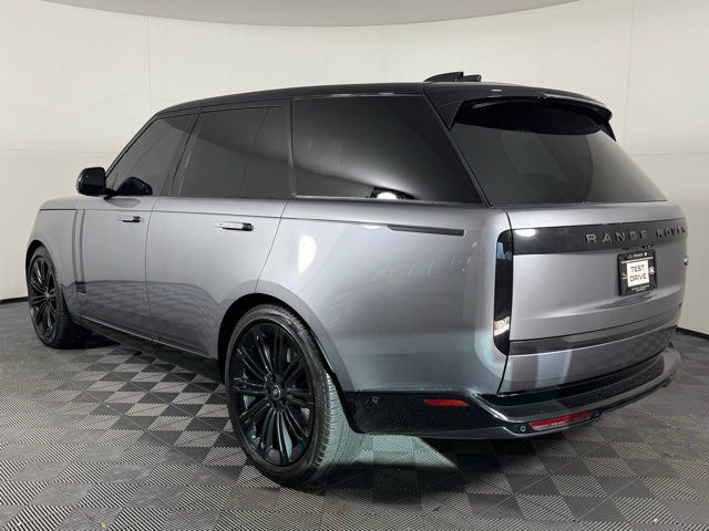 2023 Land Rover Range Rover SE photo 2