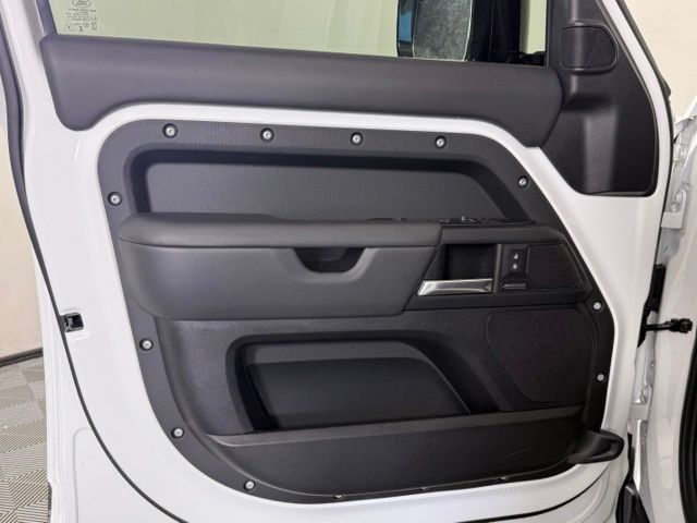 2025 Land Rover Defender X-Dynamic SE - Photo 27