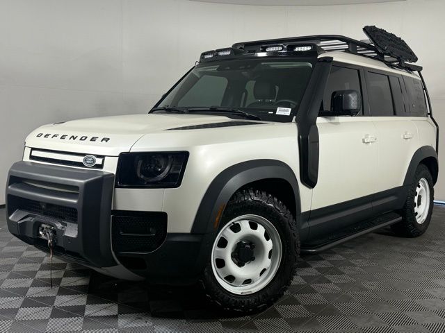 2024 Land Rover Defender S's photo