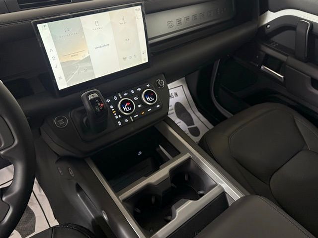 2025 Land Rover Defender V8 - Photo 40