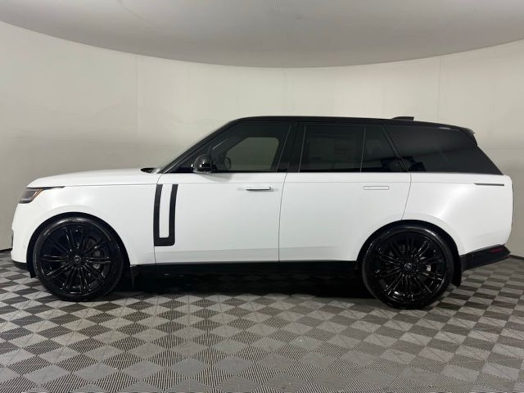 New 2025 Land Rover Range Rover SE SUV
