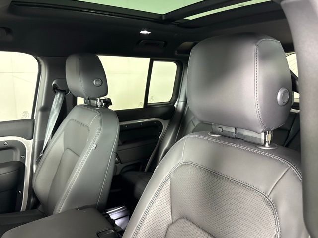 2026 Land Rover Defender S - Photo 24