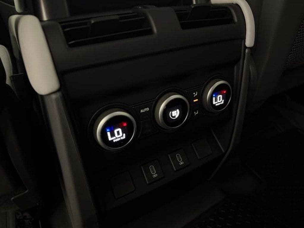2026 Land Rover Defender V8 - Photo 30