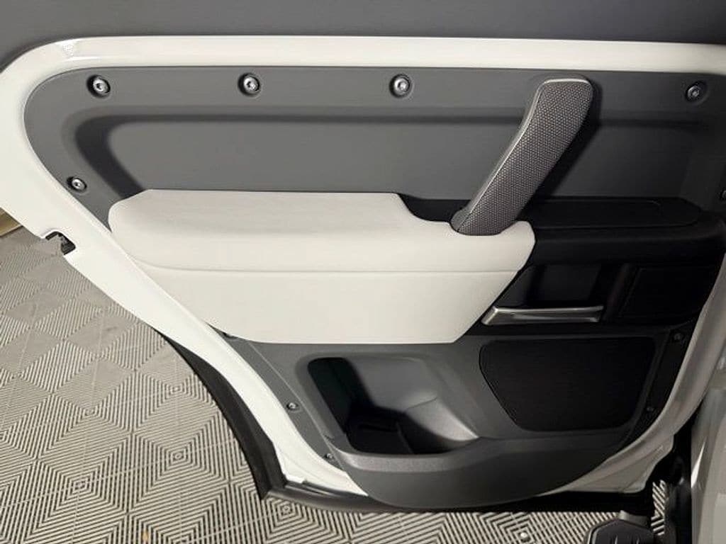 2026 Land Rover Defender V8 - Photo 26