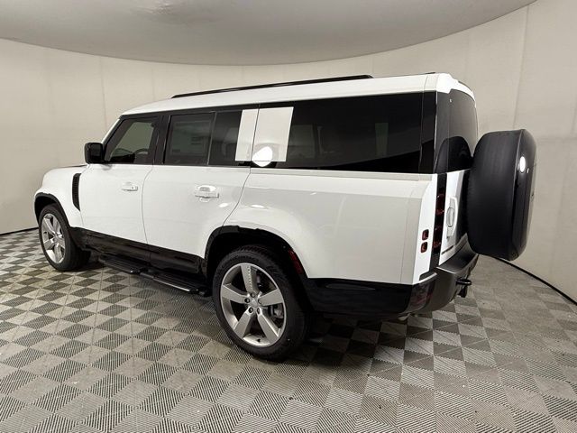 2025 Land Rover Defender 130 X-Dynamic SE photo 4