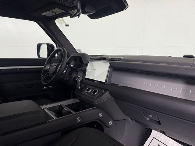 2025 Land Rover Defender V8 - Photo 21