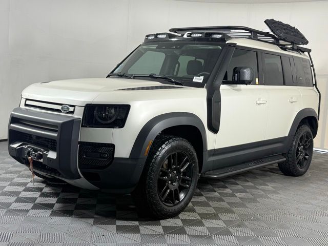 2024 Land Rover Defender 110 S photo 2