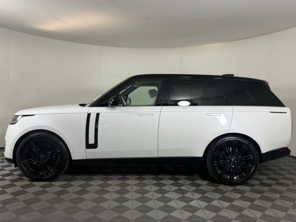 New 2025 Land Rover Range Rover SE SUV
