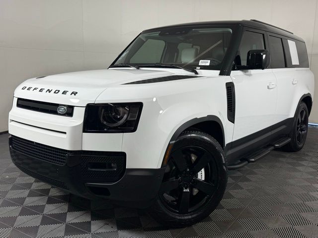 2025 Land Rover Defender S's photo