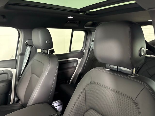 2026 Land Rover Defender S - Photo 11